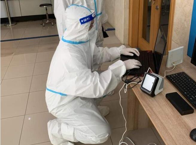 城投水務(wù)集團(tuán)第一批9個(gè)營業(yè)廳已經(jīng)安裝“掃碼墩” 城投水務(wù)集團(tuán)第一批9個(gè)營業(yè)廳已經(jīng)安裝“掃碼墩”